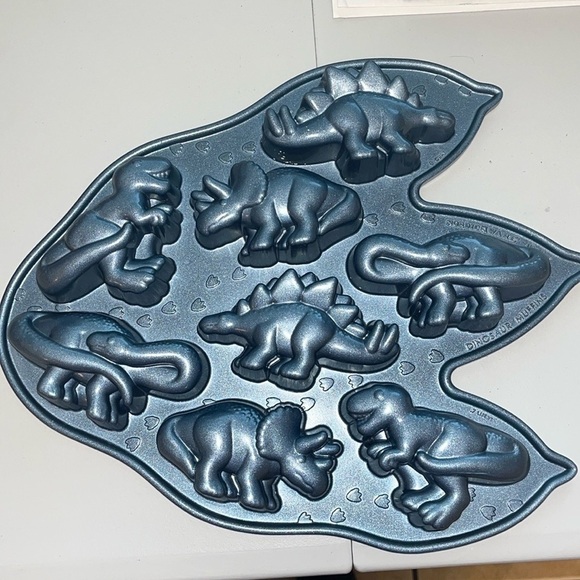 Dinosaur Trex Cupcake Pan Nordic Ware Pro Cast Cake Muffin Lifetime warranty - Picture 1 of 4